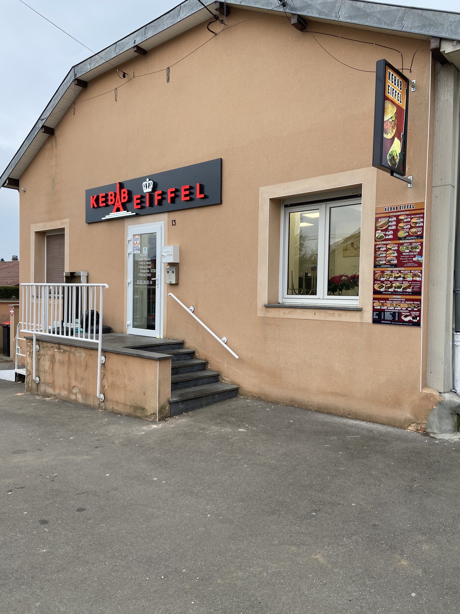 Façade du Kebab Eiffel, 13 rue du 149e RIF à Morfontaine